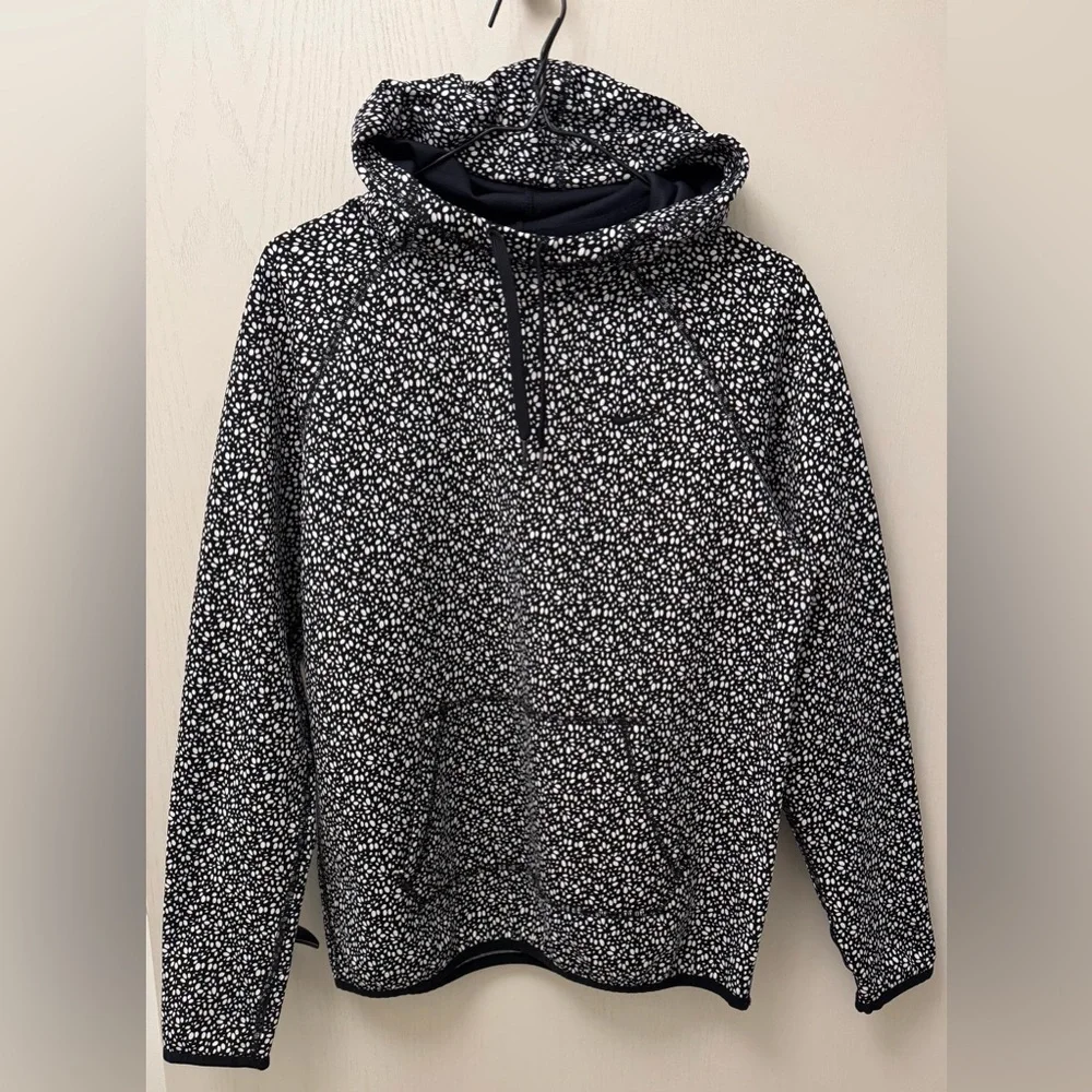 Nike Women's Therma Fit Fleece Lined Hoodie w Front‎ Pocket Size M Petal Pattern